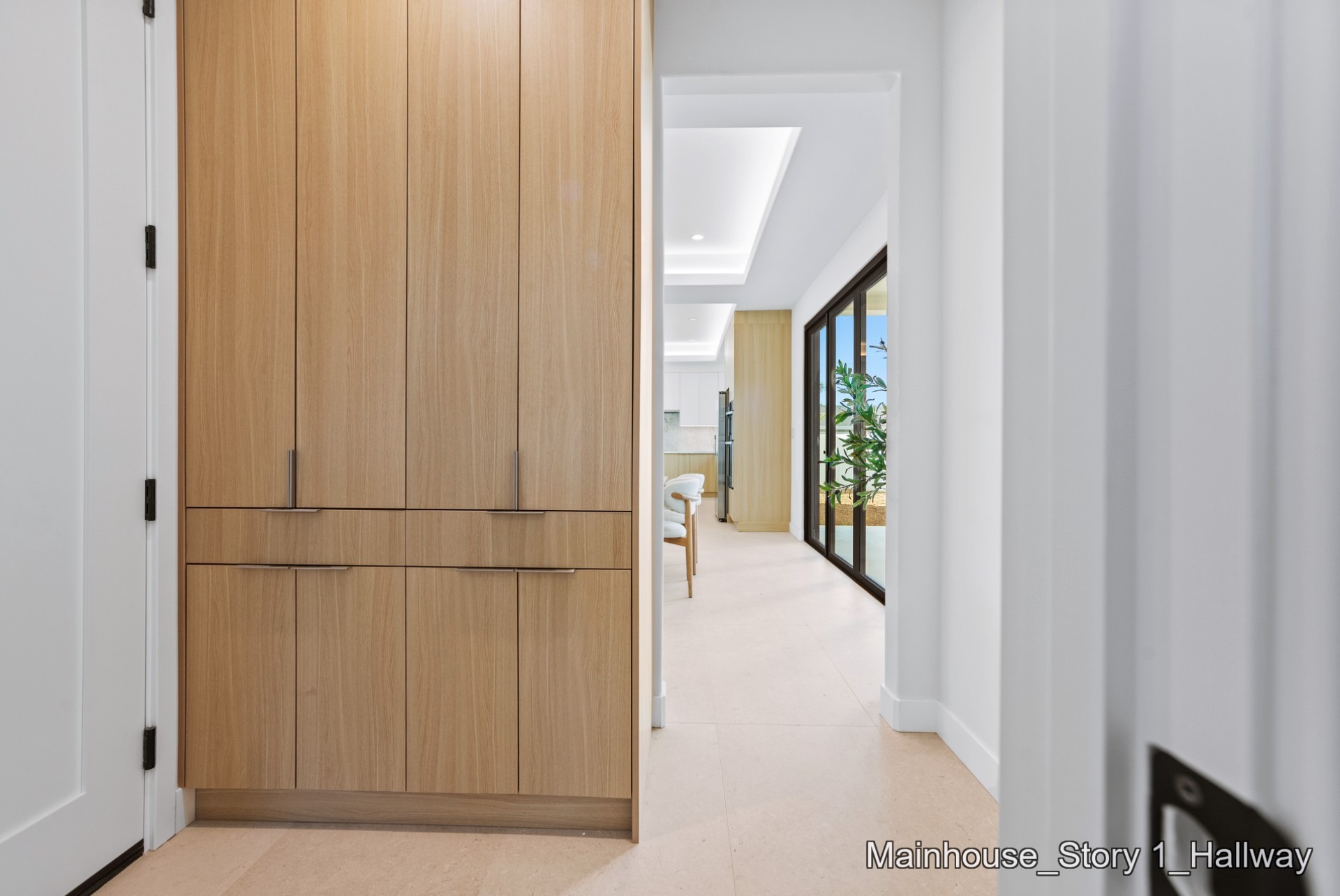 Mainhouse_Story 1_Hallway__TQT5208