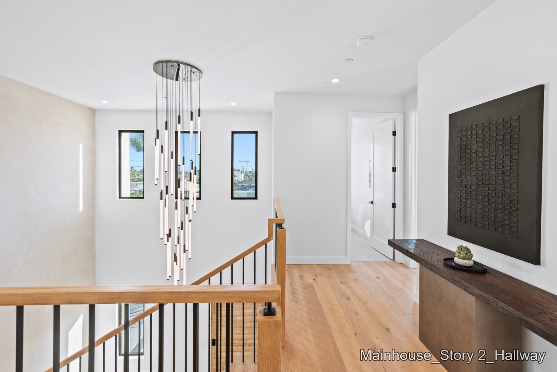 Mainhouse_Story 2_Hallway__TQT5315