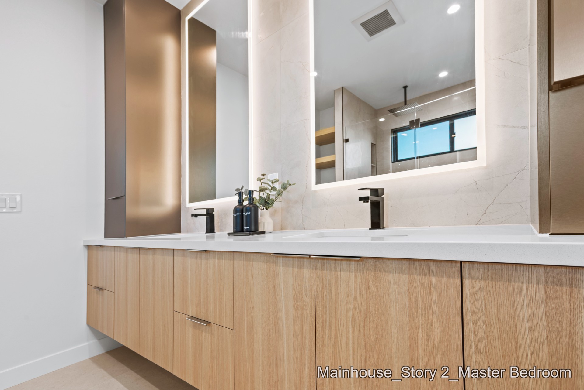 Mainhouse_Story 2_Master Bedroom__TQT5294